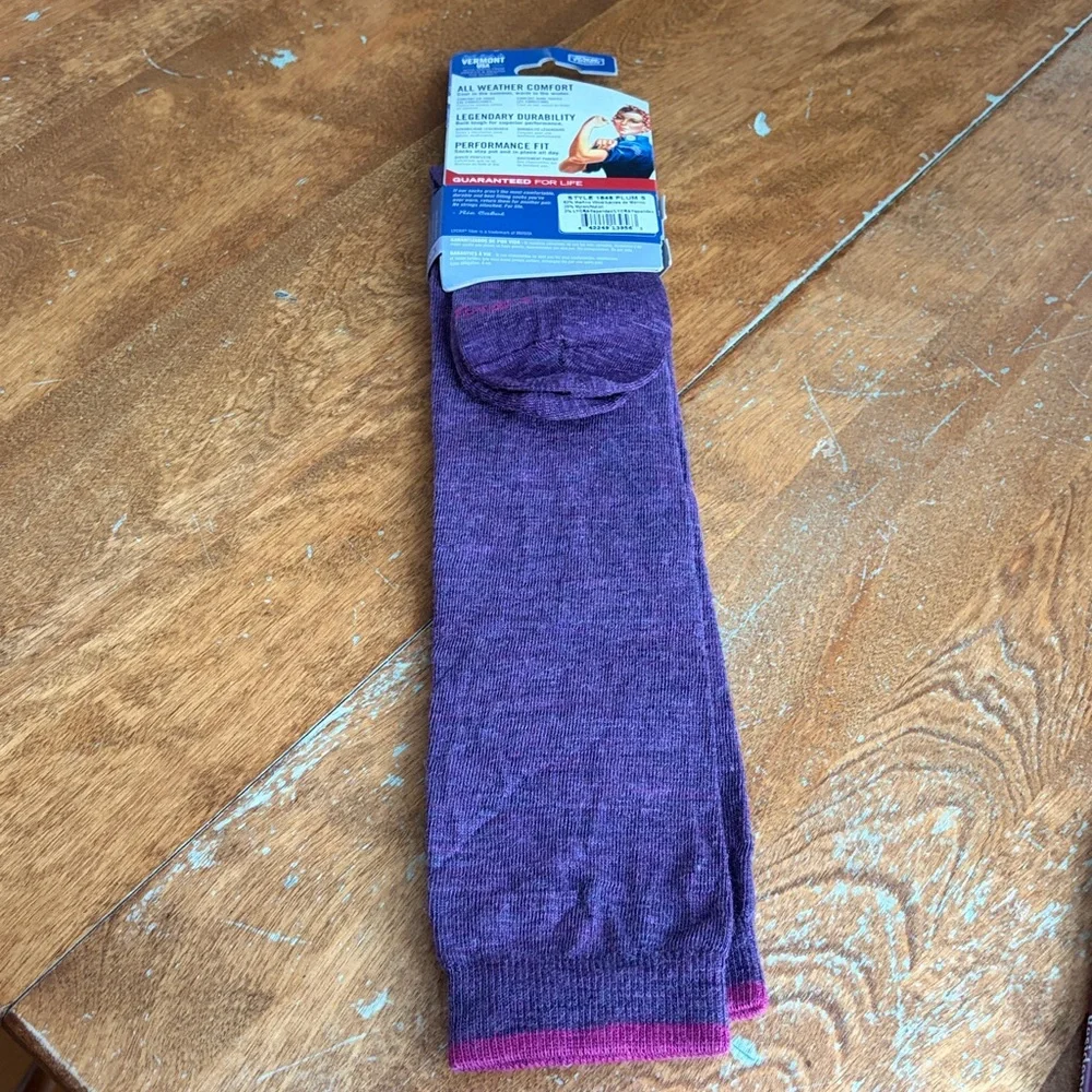 Darn Tough wool socks purple/plum size Small NWT/NIP Style 1648